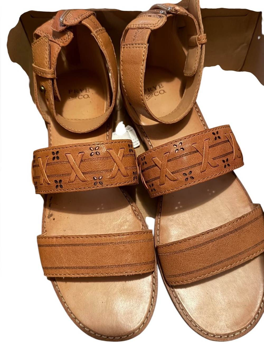 Frye & Com size 8.5 tan Leather Ankle-Strap Sandals oversized fits 9.5-10 IMO
